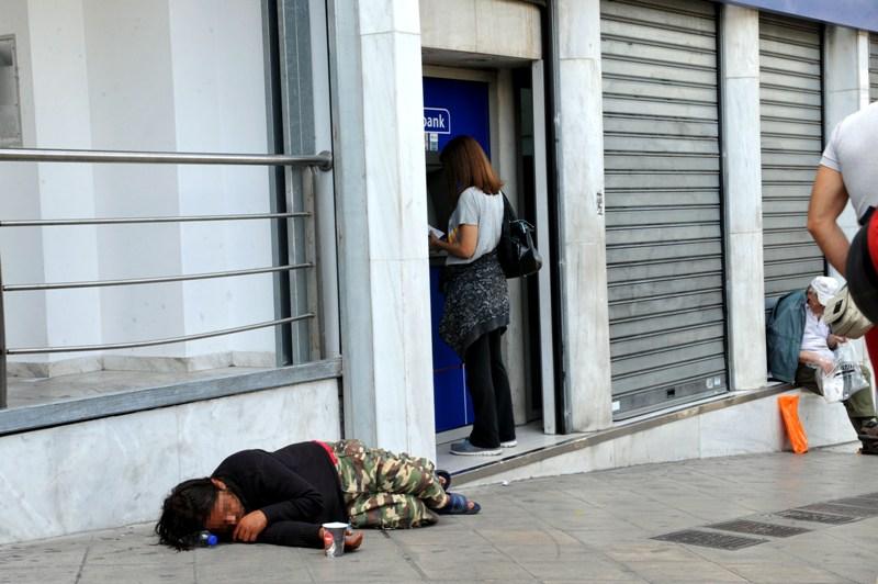 Προσπάθειες να καθησυχαστούν οι πολίτες για μετρητά και καύσιμα - Media