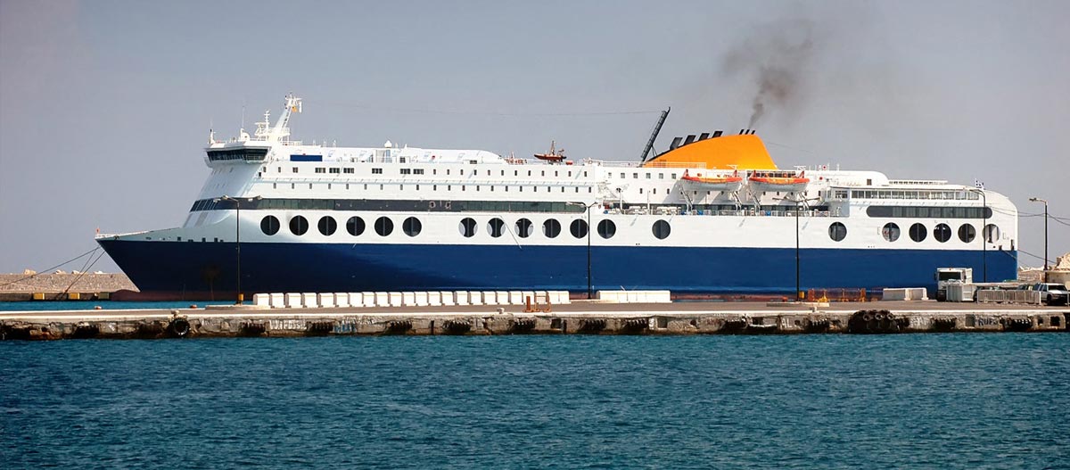 Βουτιά θανάτου από πλοίο κοντά στη Σύρο - Media