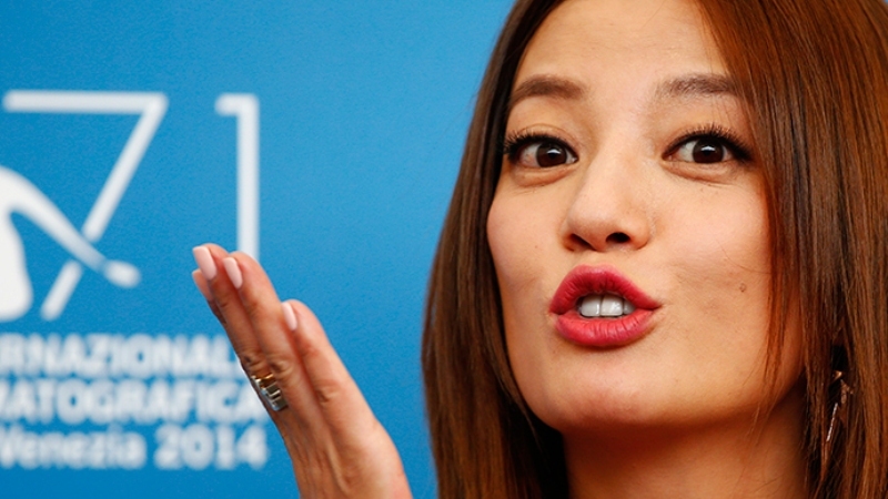 Έκανε μήνυση σε ηθοποιό γιατί τον κοίταζε επίμονα από την... τηλεόραση - Media