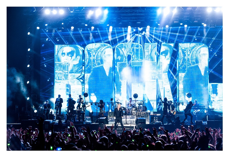 Μοναδική εμφάνιση από το Robbie Williams στο Rockwave Festival με την υποστήριξη της COSMOTE - Media