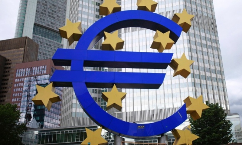 Bloomberg: Τι θα είχε συμβεί εάν η Ελλάδα δεν έμπαινε στο ευρώ; - Media