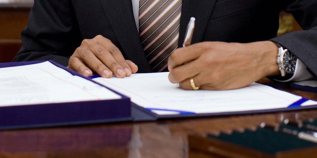 Ο Μπαράκ Ομπάμα υπέγραψε το Freedom Act - Τι αλλάζει στην παρακολούθηση των τηλεφωνικών κλήσεων - Media