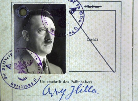 Ακουαρέλες και σχέδια του Χίτλερ πουλήθηκαν 400.000 ευρώ! (Photos) - Media