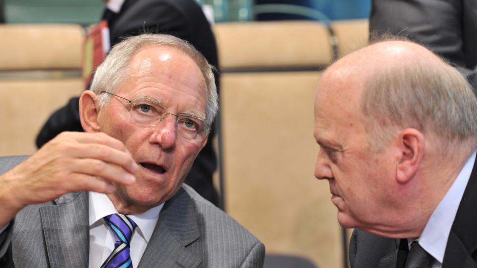 FT: Σόιμπλε και Νούναν ζήτησαν capital controls στην Ελλάδα  - Media