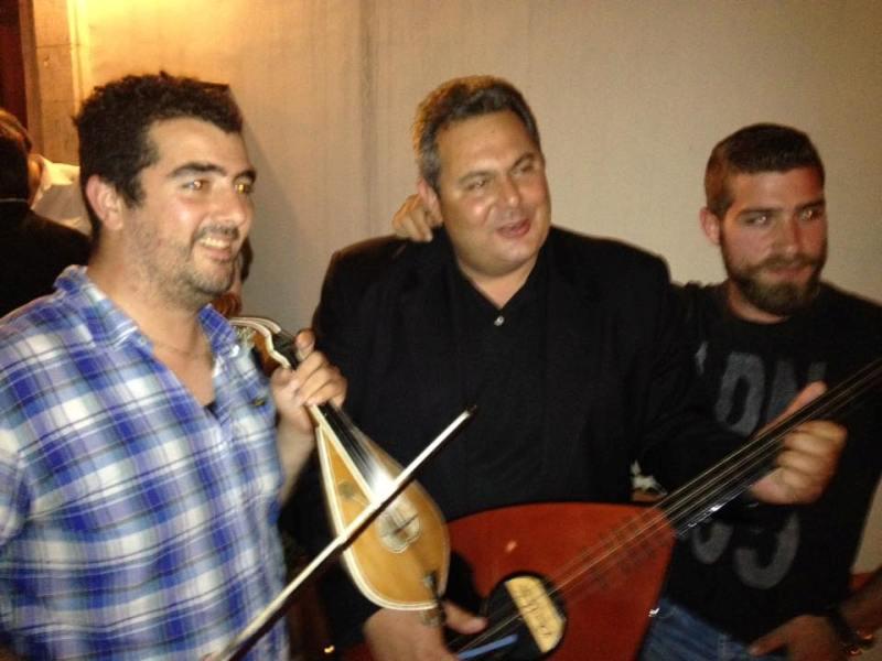 Άφησε τα στρατόπεδα και έπιασε…το λαούτο ο Καμμένος στην Κρήτη (Photos) - Media