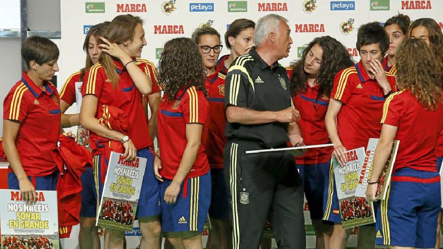 Προπονητής φώναζε στις παίκτριες: «Είσαστε χοντρές, να πάτε να μου φτιάξετε καφέ»! - Media