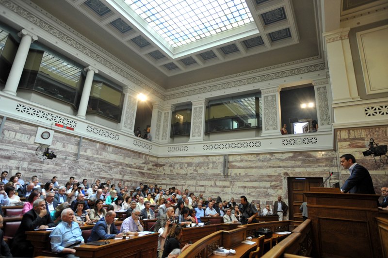 55 βουλευτές του ΣΥΡΙΖΑ ζητούν να έρθει στην Ολομέλεια το πόρισμα της Επιτροπής για το χρέος - Media