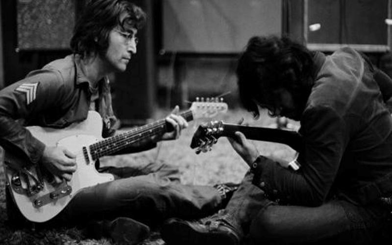 Σε δημοπρασία σπάνια κιθάρα του Τζον Λένον, που θεωρούνταν «χαμένη» - Media