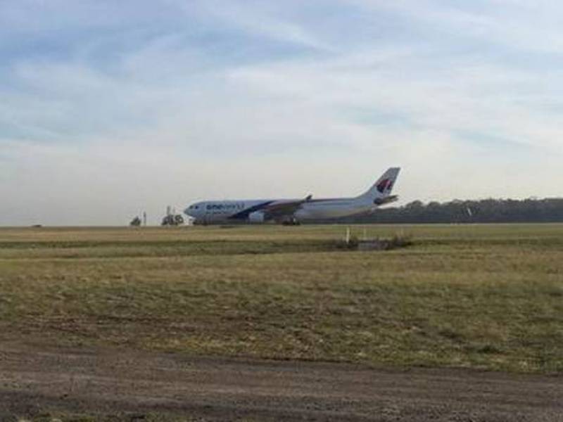 Αναγκαστική προσγείωση για αεροσκάφος της Malaysia Airlines - Media