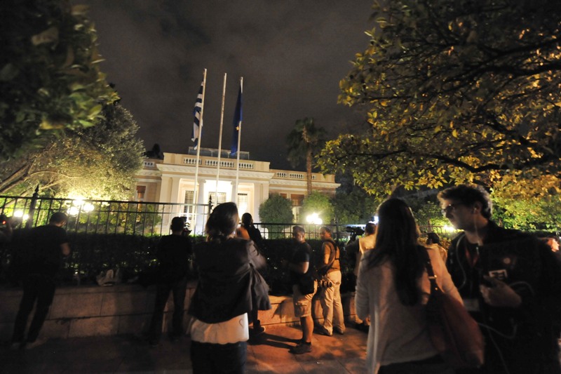 Προσπαθούν να ακυρώσουν το νόημα του δημοψηφίσματος(;) - Οι θεσμοί αποσύρουν την πρότασή τους λέει το Dow Jones! - Media