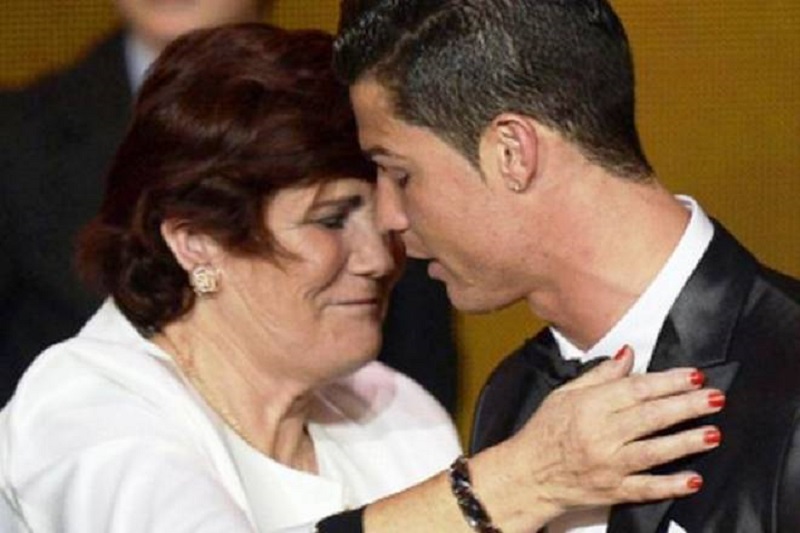 Χειροπέδες πέρασαν στη μητέρα του Κριστιάνο Ρονάλντο στο αεροδρόμιο της Μαδρίτης - Media