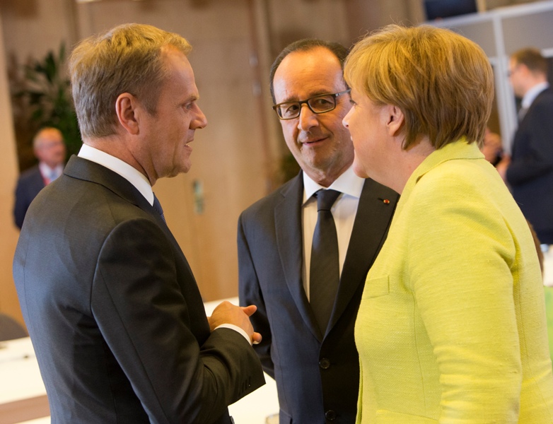 Μέρκελ - Ολάντ: Το Σάββατο πρέπει να βρεθεί λύση για την Ελλάδα  - Media