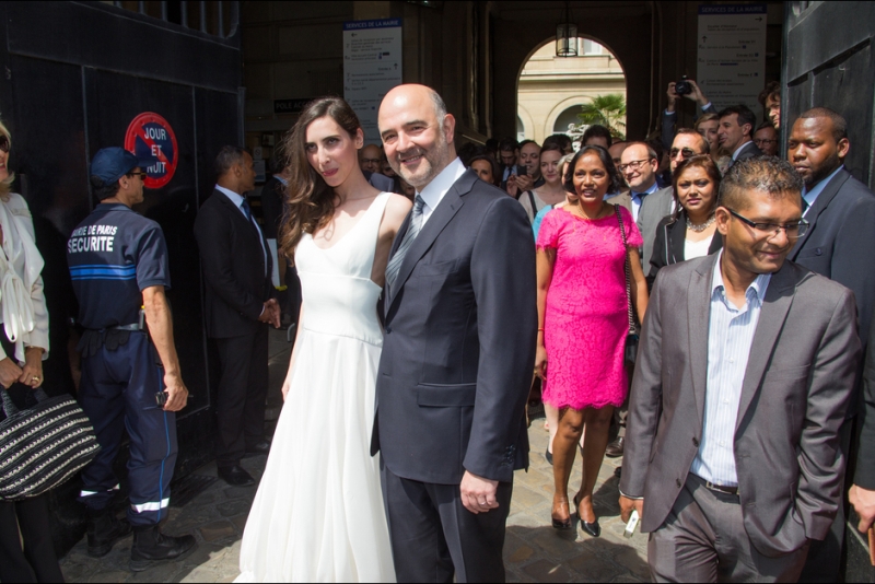 Στις Βρυξέλλες διαπραγματεύονται και ο Μοσκοβισί... παντρεύεται (Photos) - Media