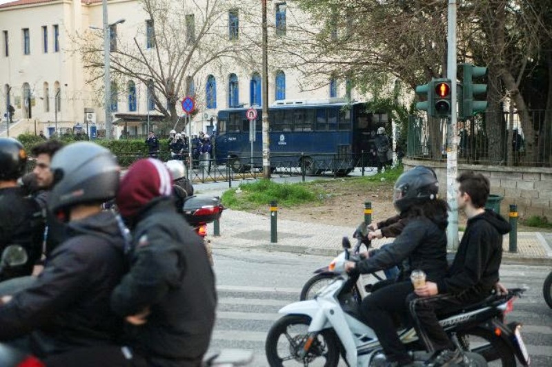 Θεσσαλονίκη: Μηχανοκίνητη πορεία αντιεξουσιαστών -«απάντηση» στο συλλαλητήριο για τη Μακεδονία - Media