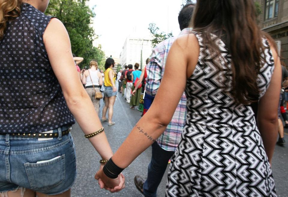 Αν είστε υπέρ του συμφώνου συμβίωσης για τους ομόφυλους, εκτρέπεστε (λέει η εκκλησία) - Media