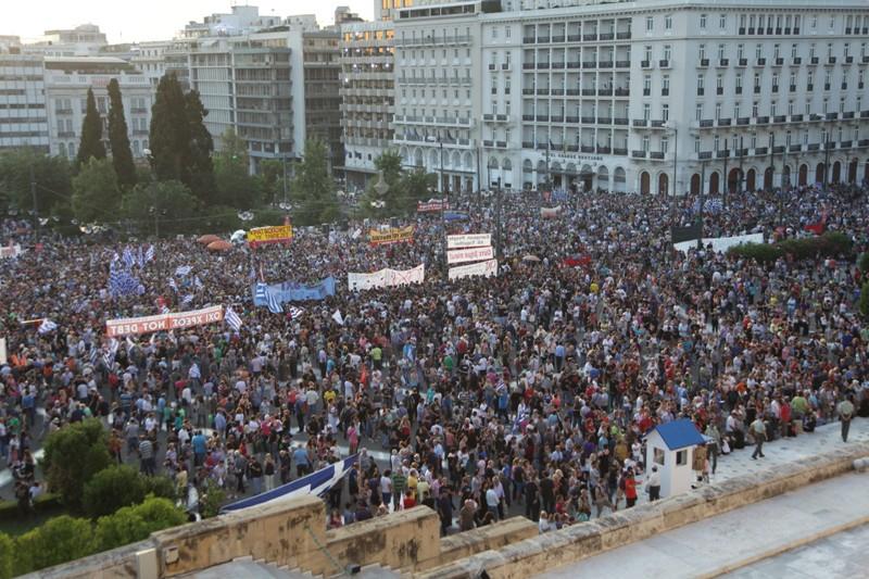 Με διαμαρτυρία κατοίκων η υποδοχή Μητσοτάκη στο Καστέλι - Media