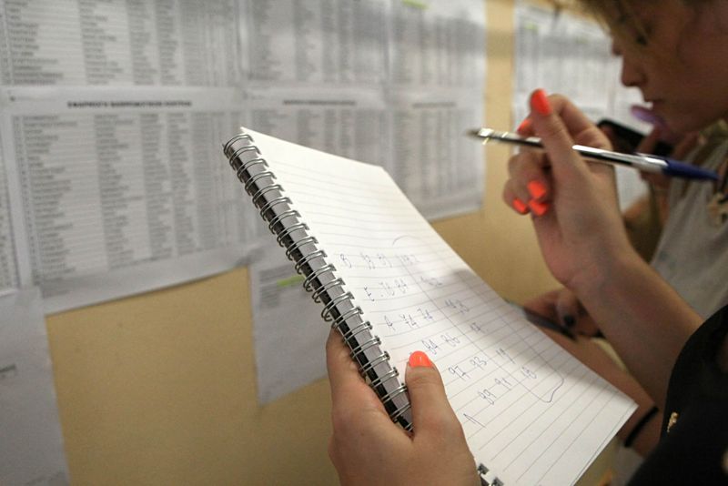 Αναρτήθηκαν στα λύκεια οι βαθμοί των πανελλαδικών εξετάσεων - Media