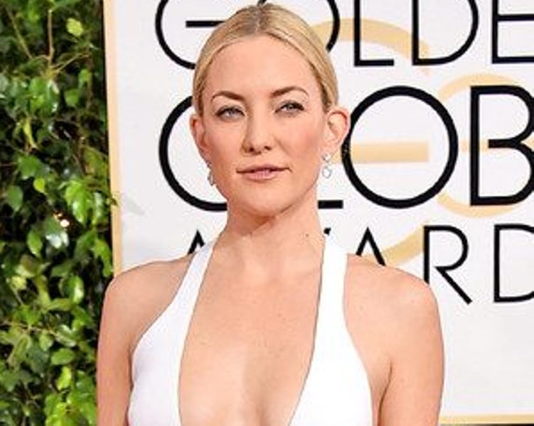 Η Κέιτ Χάντσον κάνει διακοπές στη Σκιάθο (Photos) - Media