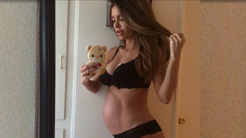 Η έγκυος με τους κοιλιακούς «ξαναχτυπά» και μετά τη γέννα! (Photos) - Media