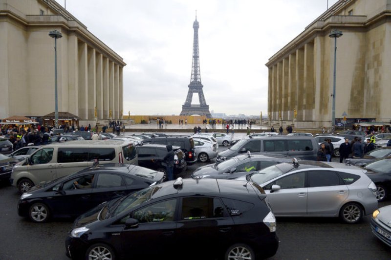 Μήνυσε εταιρία Ταξί, ο Γάλλος υπουργός Εσωτερικών - Media