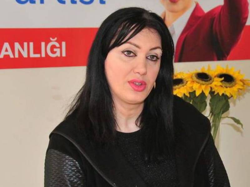Η τρανσέξουαλ που κατεβαίνει υποψήφια στις τουρκικές εκλογές! - Media