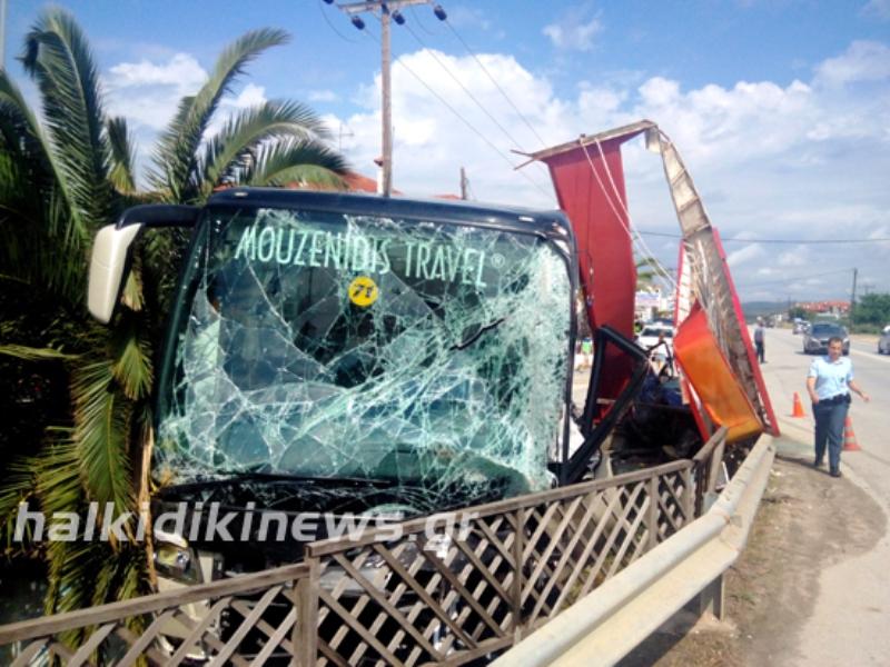 Νεκροί δύο φαντάροι σε τροχαίο: Το όχημά τους συγκρούσθηκε με φορτηγό (σκληρές Photo)   - Media Gallery 4