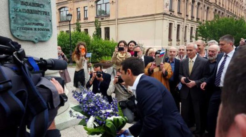 Ο Τσίπρας κατέθεσε στεφάνι στο μνημείο του Καποδίστρια στην Αγ. Πετρούπολη (Photos) - Media