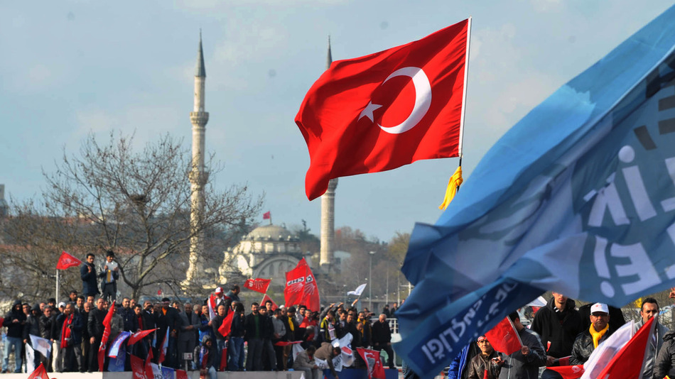 Άνοιξαν τα εκλογικά κέντρα στην Τουρκία- Κρίσιμες εκλογές για το μέλλον του Ερντογάν - Media