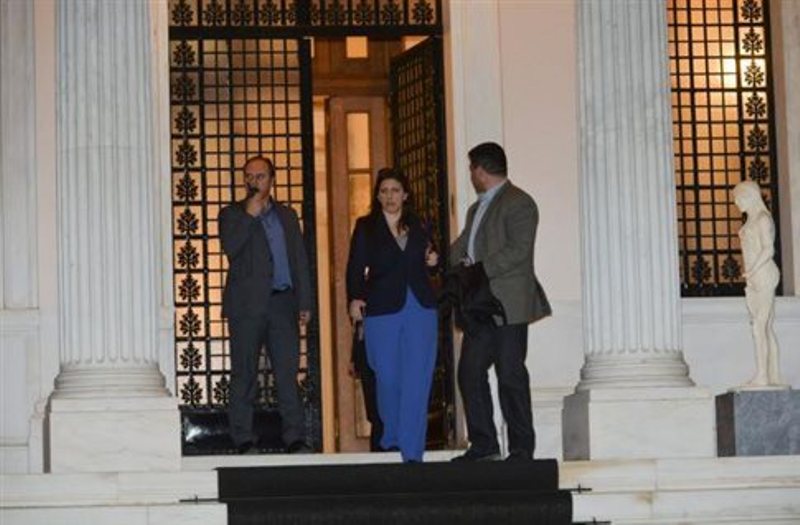 Η Ζωή στο Μαξίμου δακρυσμένη από... συγκίνηση - Media