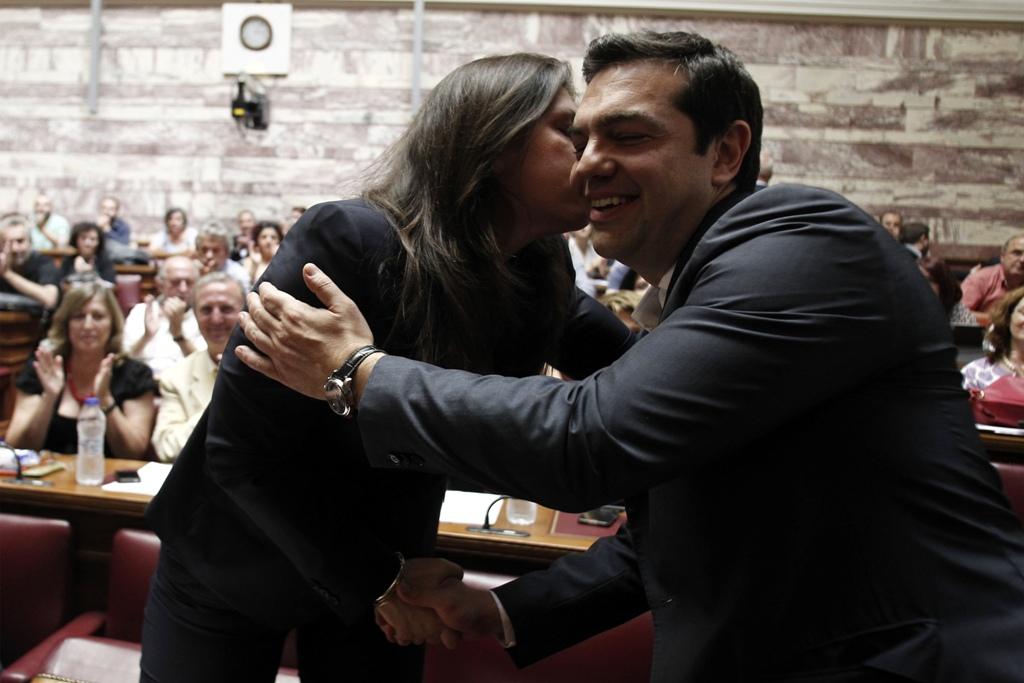 Με... φιλί της Ζωής στον Τσίπρα ξεκίνησε η Κ.Ο. του ΣΥΡΙΖΑ (Photos) - Media
