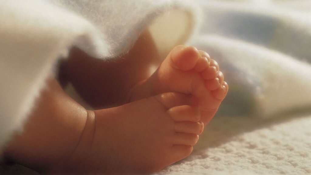 Νεκρό βρέθηκε νεογέννητο σε ακάλυπτο πολυκατοικίας - Media