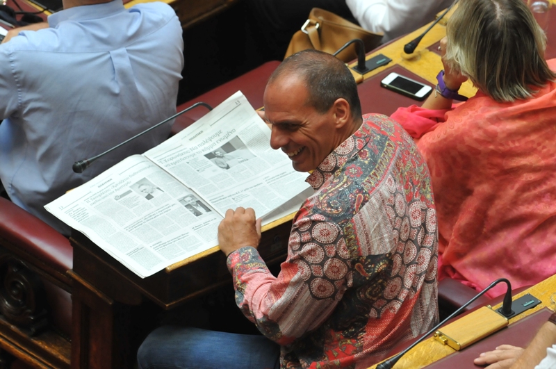 Το πουκάμισο του Βαρουφάκη που προκάλεσε την… αγανάκτηση του πρωθυπουργού (Photos -Video) - Media