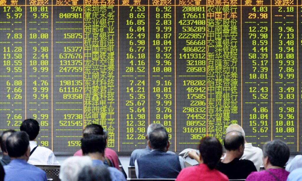 Καταρρέουν τα χρηματιστήρια της Κίνας: Πτώση 7% και αυτόματη διακοπή συναλλαγών - Media