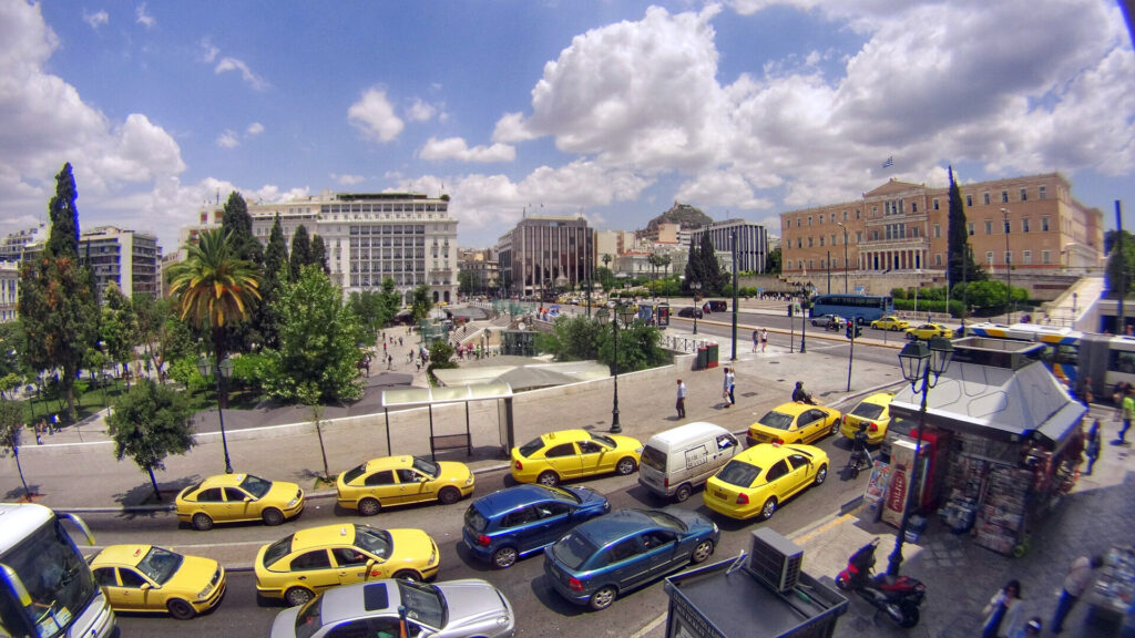 Ανατιμήσεις σε ταξί, αεροπλάνα και ΚΤΕΛ από Δευτέρα - Media