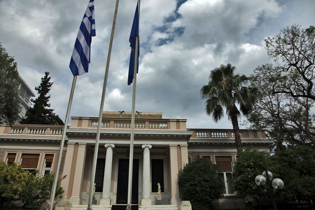 Μαξίμου: Αποτρέψαμε Grexit και «εξαέρωση» καταθέσεων - Media