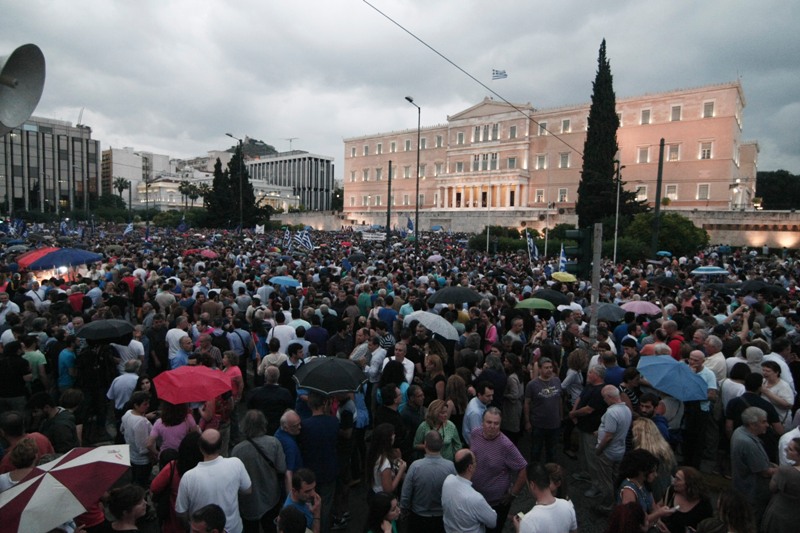 Η αντιπολίτευση επιχαίρει για την χτεσινή συγκέντρωση στο Σύνταγμα - Media