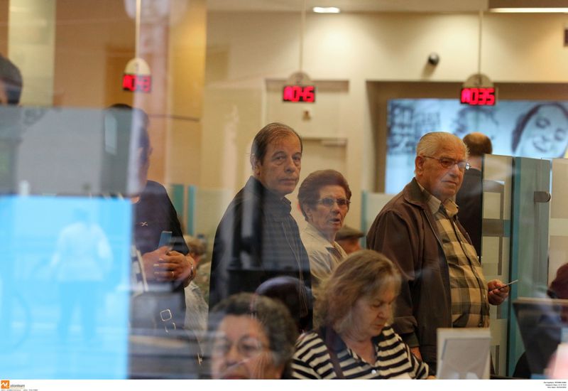 «Σε δέκα μέρες η επανεξέταση των ορίων ανάληψης από τις τράπεζες» - Media