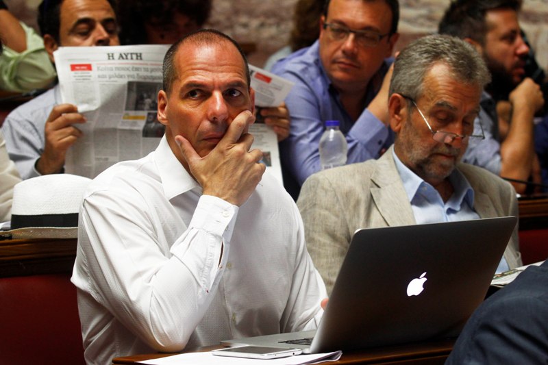 Όπου ακούς πολλή πατρίδα κράτα κομματικό καλάθι - Media