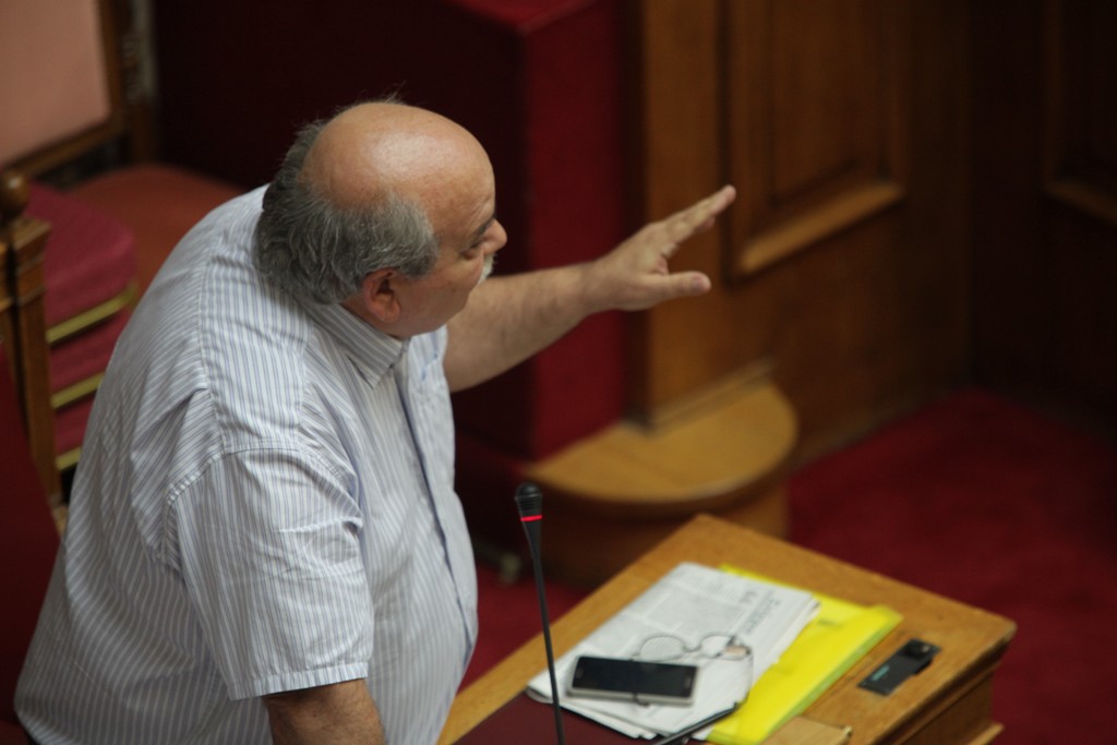 Κόντρα Βενιζέλου-Βούτση στη Βουλή - Media