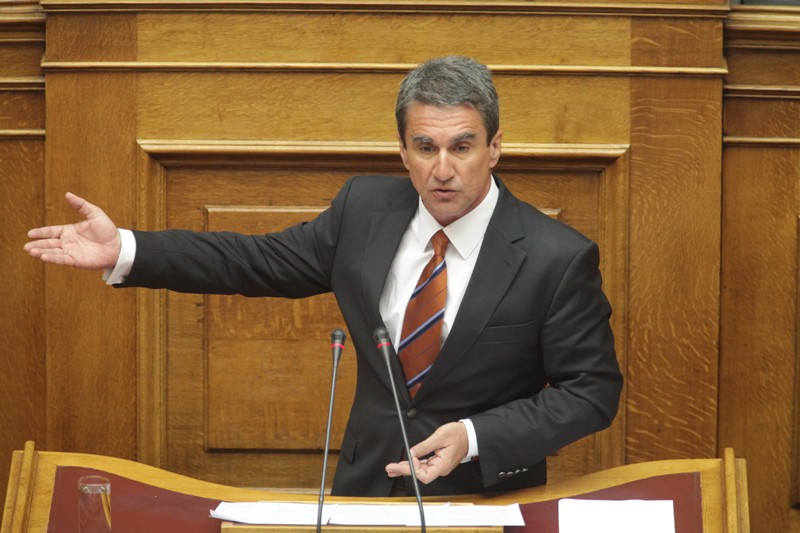 Λοβέρδος: «Άσχετη η κυβέρνηση» - Τσακαλώτος: «Θέλατε να γίνει bank run» (Video) - Media
