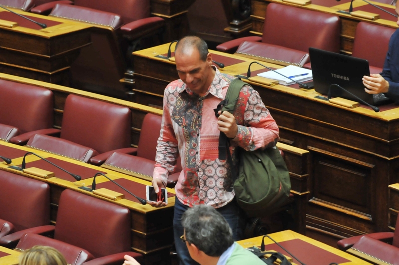 Το twitter τρολάρει το πουκάμισο του Βαρουφάκη! (Photos) - Media