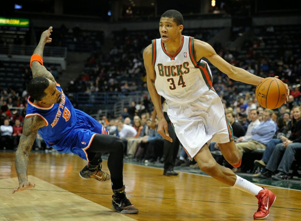 Ο πρωθυπουργός «εκτελεί» τον Αντετοκούνμπο (Video) - Media