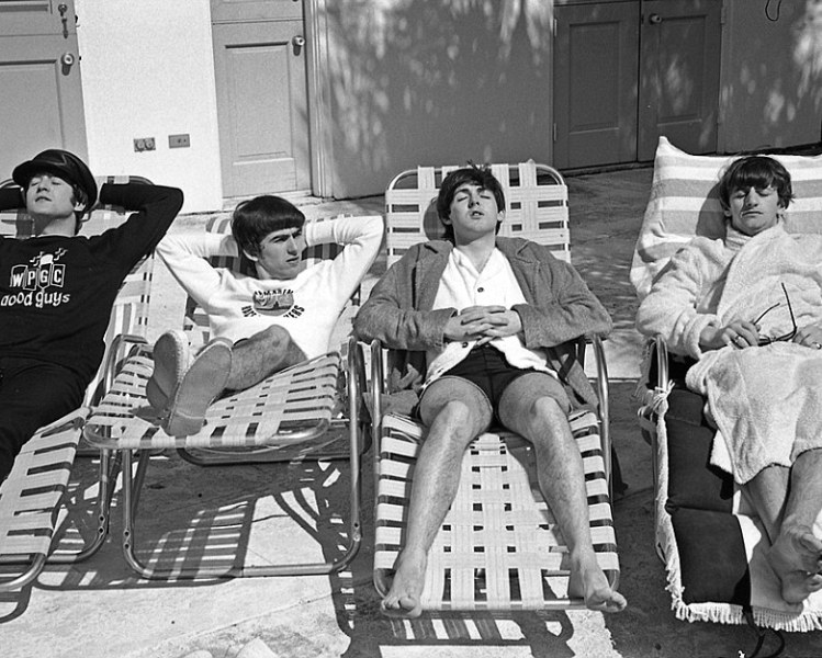 Αδημοσίευτες φωτογραφίες από το πρώτο στέκι των Beatles (Photos)  - Media