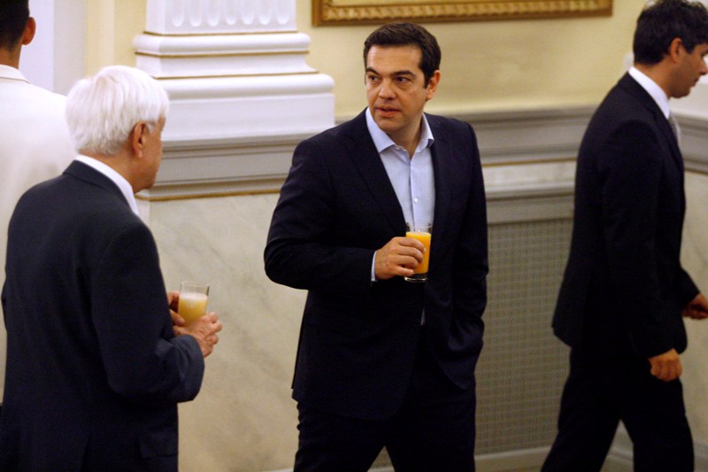 Μέσα στο Προεδρικό Μέγαρο: Οι παλιοί, οι νεοφώτιστοι κι ο ταλαιπωρημένος Τσίπρας (Photos) - Media