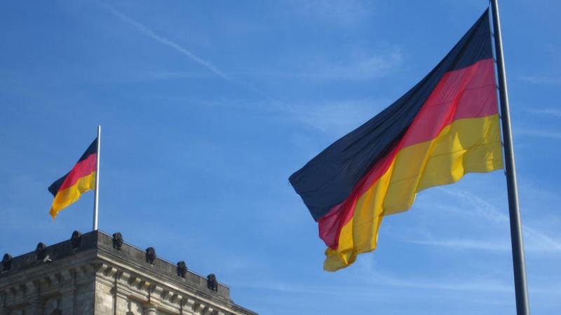 Bloomberg: Η Γερμανία προβλέπει αναδιάρθρωση του χρέους των χωρών που ζητούν βοήθεια από τον ESM - Media