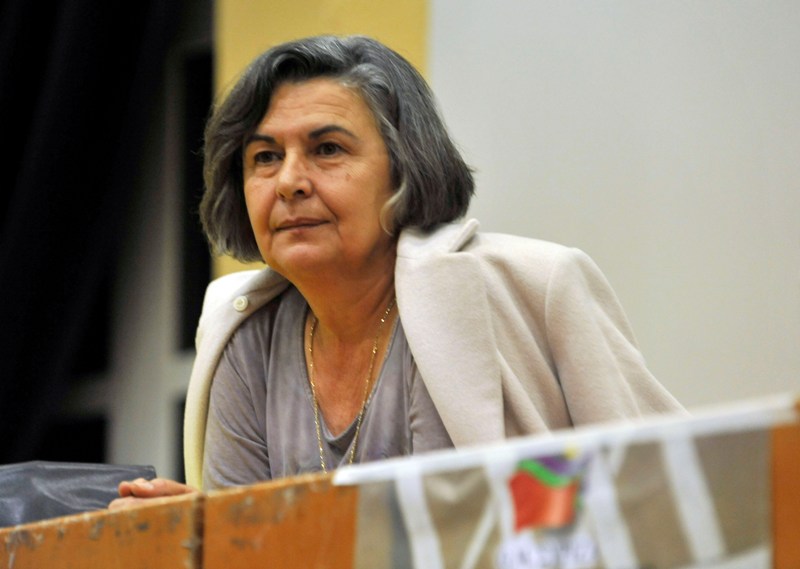 «Δεν ψηφίζω τα μέτρα και δεν παραιτούμαι» δηλώνει η αντιπρόεδρος της Βουλής και βουλευτής ΣΥΡΙΖΑ Δ. Χαραλαμπίδου . - Media