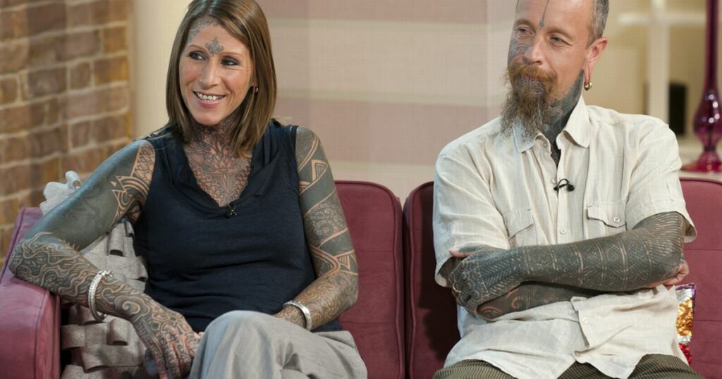 Δείτε το ζευγάρι από την Αγγλία με τα τατουάζ στο …95% του σώματός τους - Media