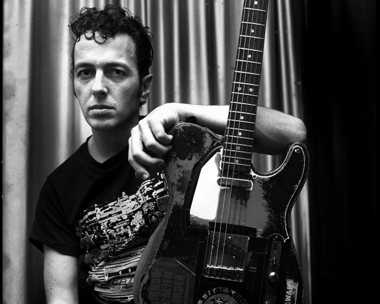 Ο Τζόναθαν Ρις Μέγιερς είναι ο Τζο Στράμερ (Photos) - Media