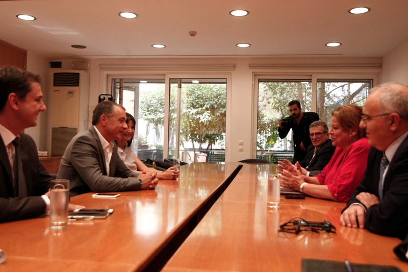 Θεοδωράκης: Να μην «κουρευτούν» οι καταθέσεις των πολιτών  - Media