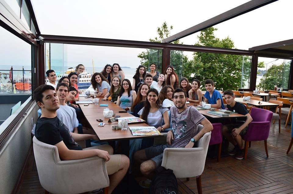 Μαθητές στην Κατασκήνωση Ειρήνης στην Κωνσταντινούπολη,  με την υποστήριξη της INTERAMERICAN - Media
